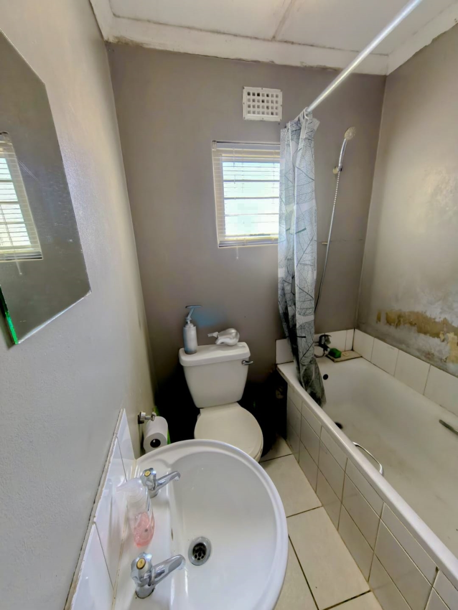 2 Bedroom Property for Sale in Pelican Park Western Cape